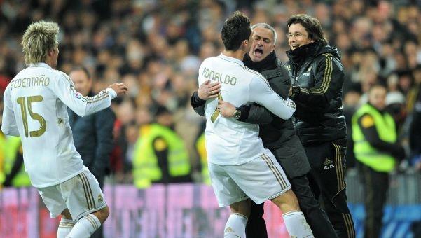 英超-B费双响姆贝莫破门芒特建功 曼联4-1狼队升至第六（英超-曼联4-1狼队升至第六：B费梅开二度，姆贝莫破门，芒特建功）