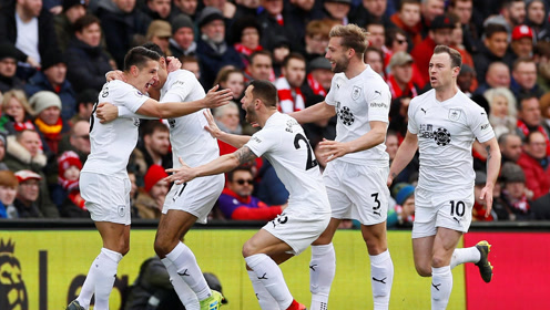 官方：悉尼FC中场恩斯特勒股四头肌受伤，预计缺席6周（官方通报：悉尼FC中场恩斯特勒股四头肌受伤，将休战约6周）