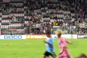 3-0！埃格努出任队长首秀 25分+MVP 领衔米兰女排豪取意甲开门红（米兰女排3-0迎意甲开门红，埃格努队长首秀轰25分当选MVP）