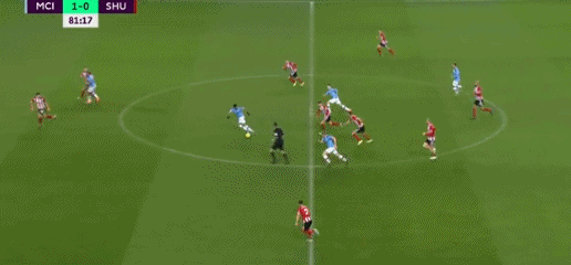 记者：丹·伯恩在德比战中肋骨受伤呼吸困难，已被救护车送医（德比战中丹·伯恩肋部受伤出现呼吸困难 已由救护车送医）