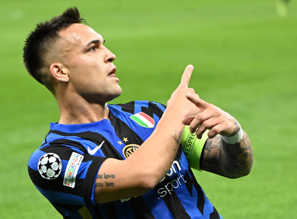 德甲官博祝贺邵佳一：期待邵佳一带领中国国家队走向更高舞台（德甲官博贺邵佳一：期待他率国足登上更高舞台）