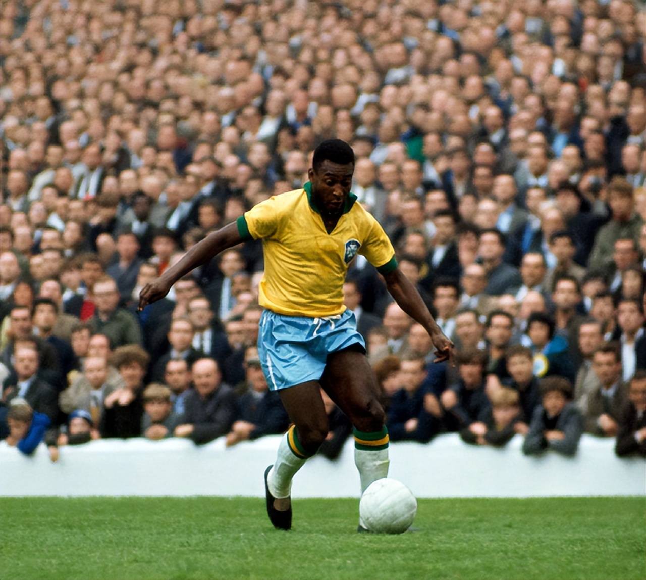 哀悼，一巴西18岁小将在家中因弟弟清理步枪时走火中弹身亡（悼念：巴西18岁小将家中意外中弹身亡，疑因弟弟清理步枪走火）