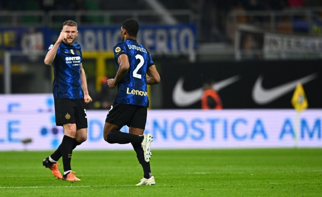 记者：国米失去邓弗里斯后右路失守；新援恩里克完全不合格（记者：邓弗里斯走后国米右路告急，新援恩里克完全不及格）