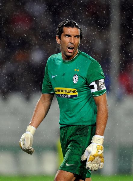 巴萨逆转取胜却迎来重磅伤情 全场最佳奥尔莫肩膀脱臼恐赛季报销