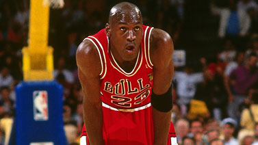 英格兰球员周薪排行榜：伊万-托尼42.3万镑居首，凯恩第二（英格兰球员周薪榜：伊万·托尼以42.3万镑领跑，凯恩居次）