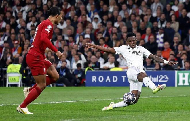 美职联半场：萨比、拉沃尔达破门，温哥华白浪2-0洛杉矶FC（美职联半场战报：萨比、拉沃尔达建功，温哥华白浪2-0洛杉矶FC）