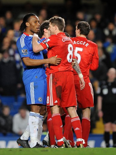 曼联可能在夏季签下安德森，但冬季转会窗口未有进展，转会市场竞争激烈。（转会竞争激烈：曼联冬窗无进展，夏季或签下安德森）