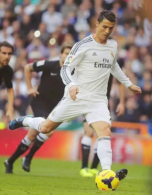 记者：当初是佩普要国足跟越南打对攻，还开小会不让陈洋参加（记者称佩普当时要求国足与越南对攻，还另开小会未让陈洋参加）