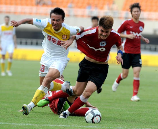 半场：马竞1-0圣吉罗斯，阿尔瓦雷斯破门，格列兹曼进球被吹（半场战报：马竞1-0暂领先圣吉罗斯，阿尔瓦雷斯破门，格列兹曼进球被判无效）