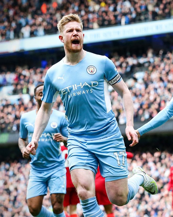 杜兰特远投三分命中，全场欢呼（杜兰特命中超远三分，现场沸腾）